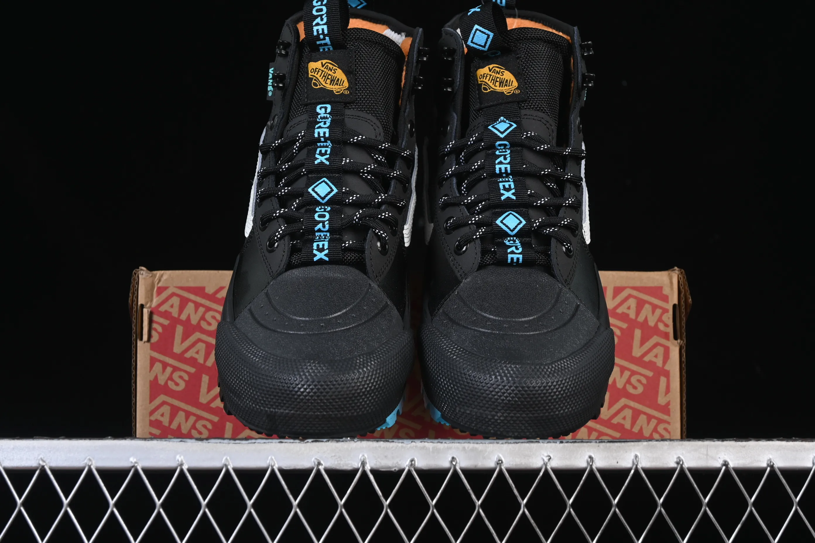 All categories Vans Vans series Vans Hi Vans high-top Vans Sk8-Hi Gore Te Outdoor adventure series round-toe lace-up high-top outdoor functional casual shoes VN0A5I11A0D